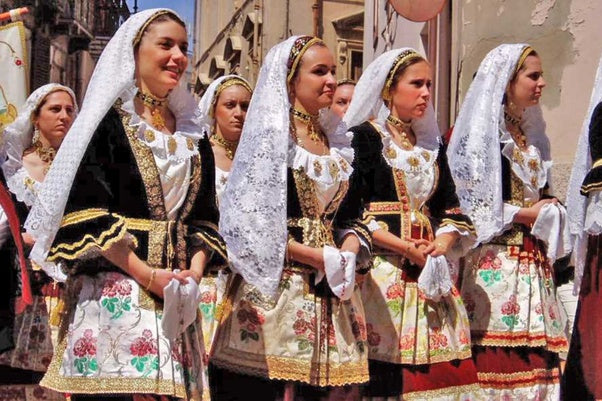 Italian tradition  Italian outfits, Italian traditional dress, Italian  costume